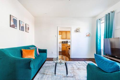 Ampere Apartment | Family Urban: 2BR FREE Pkng Airport NYC Ease