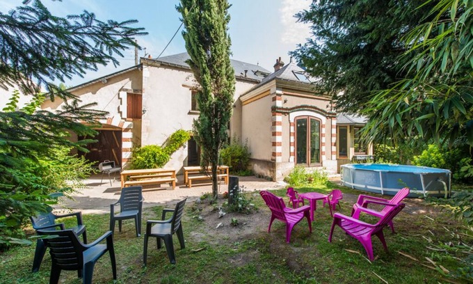 Montlouis-sur-Loire Cottage | Family vacation home - Sleeps 15 (seats 20) - With garden and spa