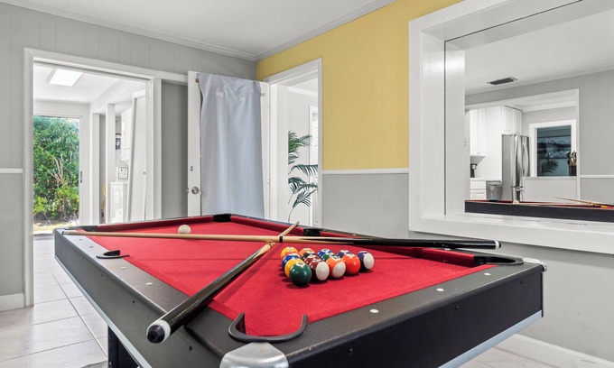 Croissant Park House | Family Vacation Gem: 5 Min to Airport, 15 to Beach