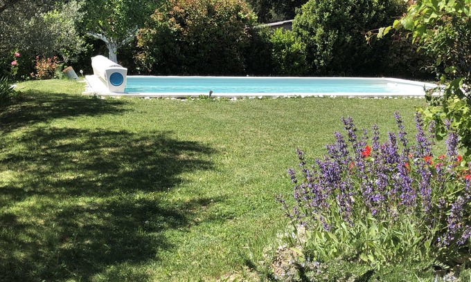 Manosque Villa | Family villa in the hills above Manosque