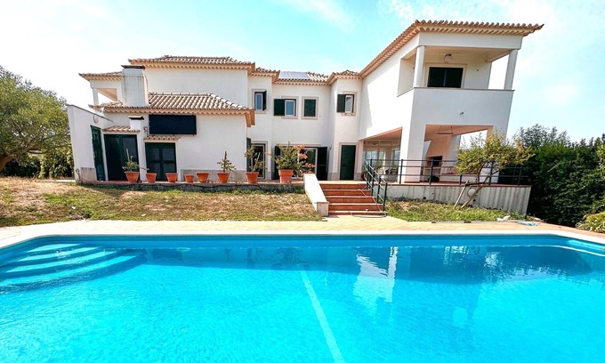 Nossa Senhora da Anunciada Villa | Family Villa with pool, mountain views and nature in Arrábida Natural Park