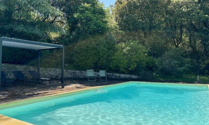 Rognes Villa | Family villa with swimming pool and shaded terrace