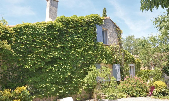 Grans House | Fancy a sunny vacation in a beautiful vacation home with private pool and pleasantly shaded terrace.