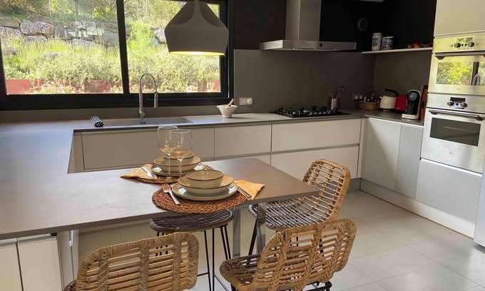 Mont-Ras Villa | Fantástica Villa en el Corazón de la Costa Brava. Piscina Privada. A 10' Playas
