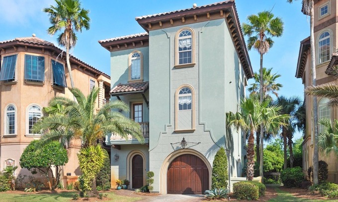 St. Tropez House | Fanta Sea~ 3Br/3Ba ~ Minutes to the beach ~ Private Home