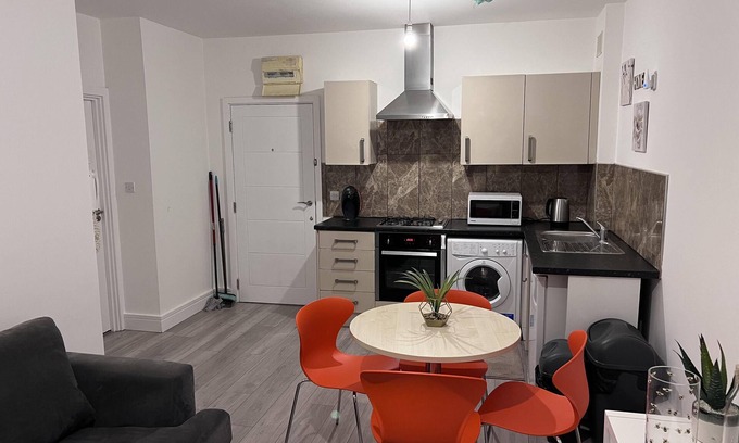 Stanwell Apartment | Fantastic 1-bedroom Flat