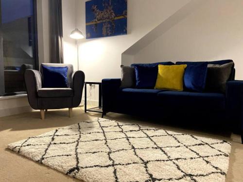 Swindon Apartment | FANTASTIC 2 Dbl Bedroom Apt. FREE off-road parking