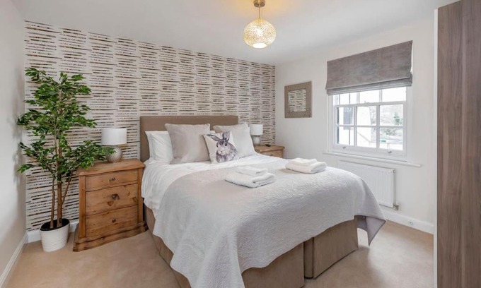 Bath House | Fantastic 3-bed house with parking