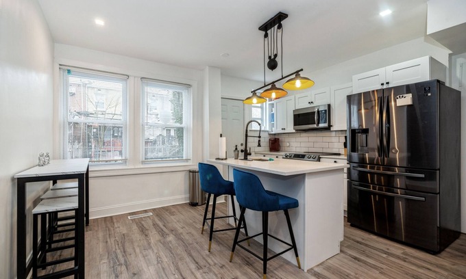 Primos Secane House | Fantastic 3 bedroom, 1.5 bath Townhouse located in the heart of Elmwood Park