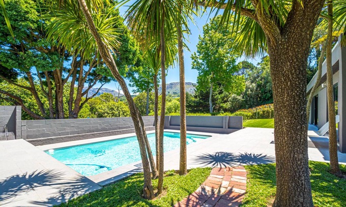 Constantia Villa | Fantastic 4 bed villa, pool, mountain views and close to vineyards of Constantia