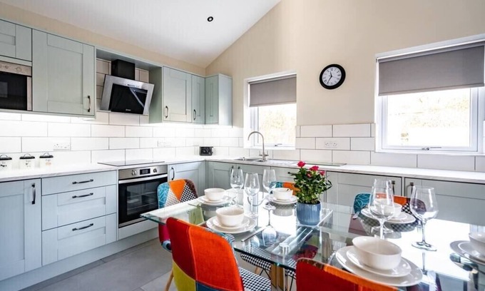 Cleeve House | Fantastic and Sleek 3BD Home Wrington Bristol