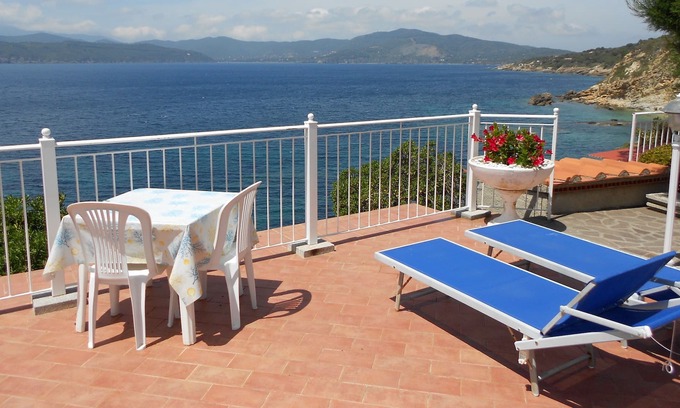 Capoliveri Ski Chalet | Fantastic apartment right on the beach Peducelli, Elba Island