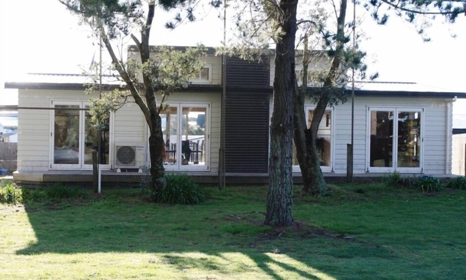 Pauanui House | FANTASTIC BACH near Pauanui Beach