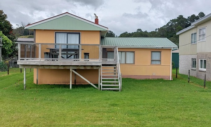 Cooks Beach House | Fantastic Beach Front Bach