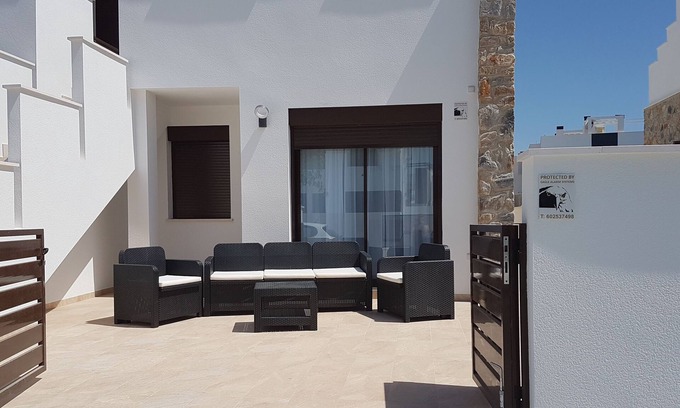 Torre de la Horadada Apartment | Fantastic 3 bedroom ground floor apartment, Torre de la Horadada (TH006)
