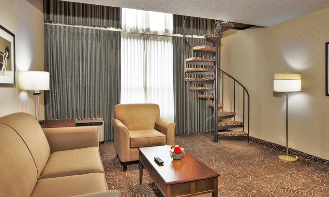 Wilburton Hotel | Fantastic location! Close to Shopping Malls & Best Restaurants! Parking, Pool