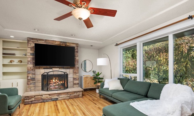 Pleasant Valley House | Fantastic Southeast Retreat, Just Above Johnson Creek, Pet Friendly, Huge Deck & Yard w/ Fire-Table