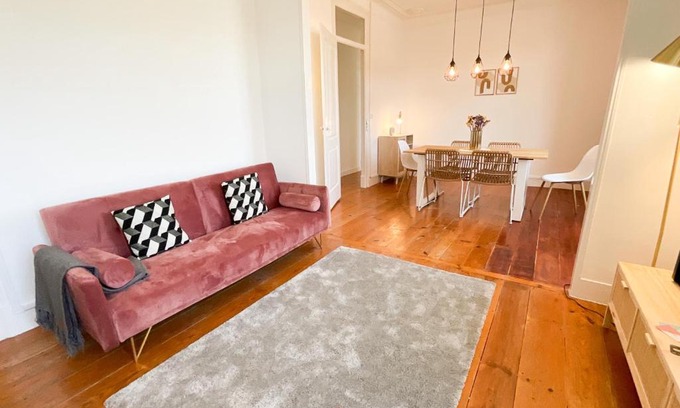 Carcavelos Apartment | Fantastic Spacious Apartment near Carcavelos Beach