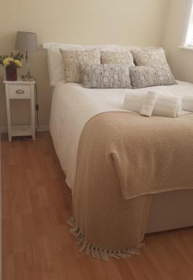 Hambleden Apartment | Fantastic Two Bedroom Courtyard Apartment