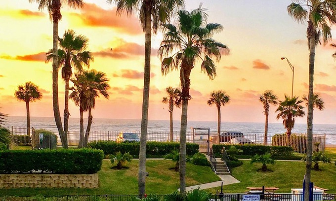 Galveston Condo | Fantastic views - Condo 2nd floor, 2beds, 2baths