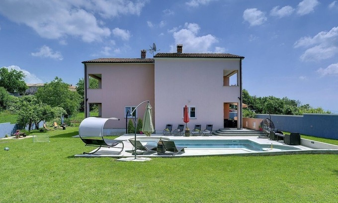 Orihi House | Fantastic villa with private pool, sauna and gym