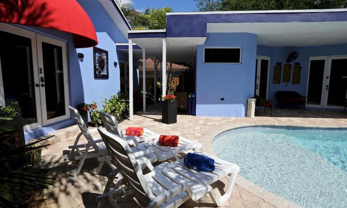 Wilton Manors Bed & Breakfast | Fantasy Island Inn, Caters to Men