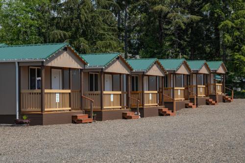 Forks Ski Chalet | Far West Cabin-Tiny Homes Rental