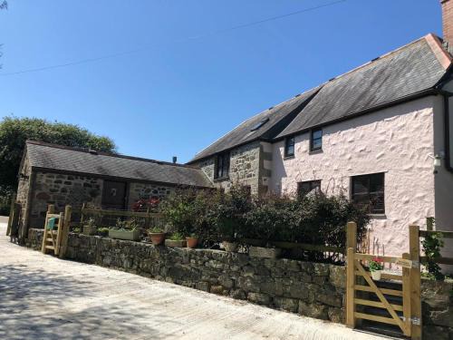 Helston Apartment | Farm accommodation - The Lizard Peninsula, Cornwall