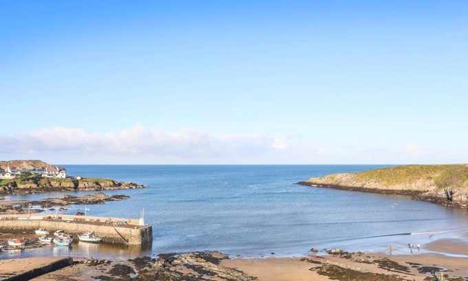 Cemaes Bay Cottage | Farm Cottage