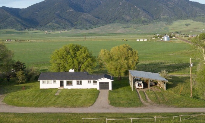 Swan Valley House | Farm House at Chapel Ranch