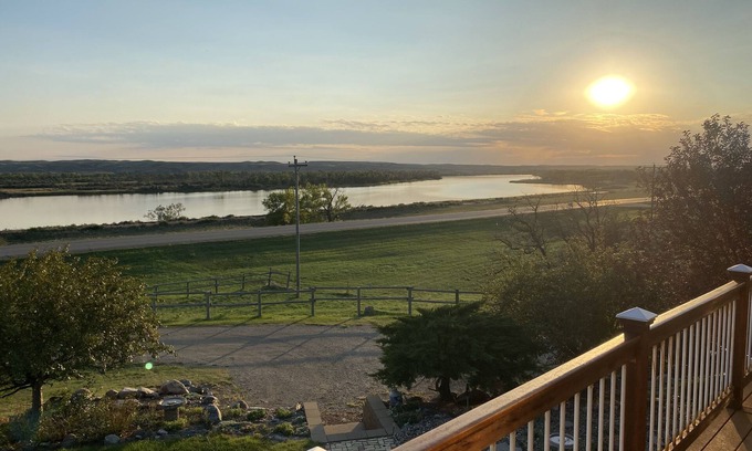 Pierre House | Farm Island Missouri River Views