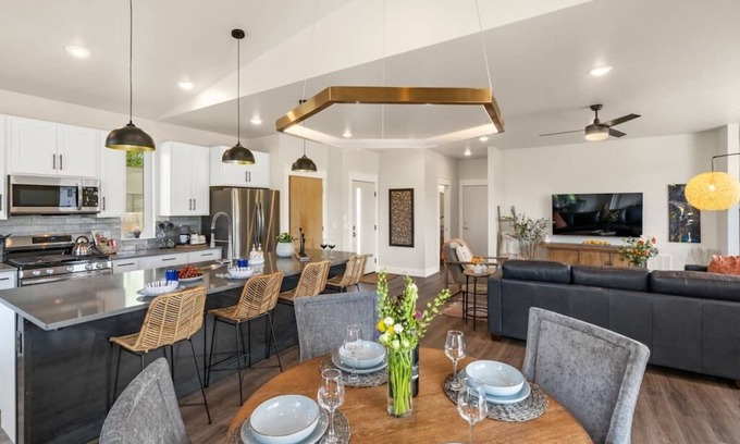 Four Corners Condo | Farm Land Flat In Beautiful Bozeman!