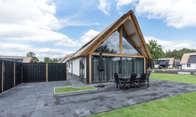 Baarle-Nassau Resort | Farm Lodge 707 - Three Bedroom Resort, Sleeps 6