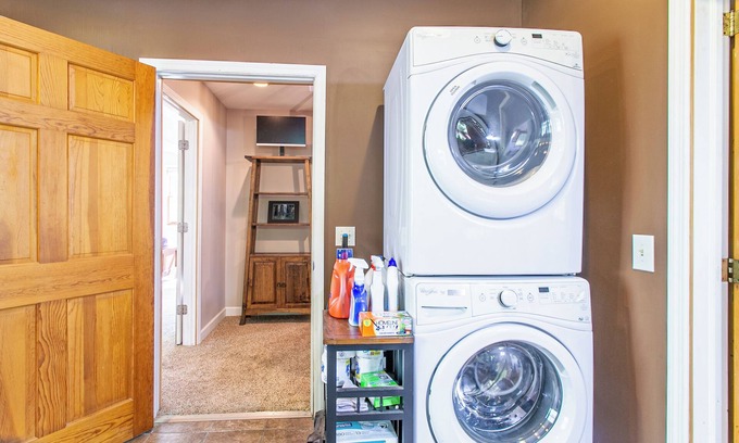 Marshall Condo | Farm Stay 1-bedroom condo with hot tub and outdoor shower in peaceful Marshall