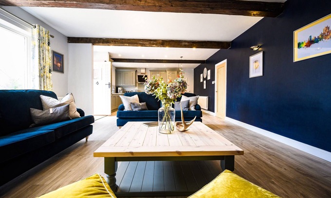 Dunholme Cottage | FARMCOURT BARN 55 EASTFIELD LANE, family friendly in Welton