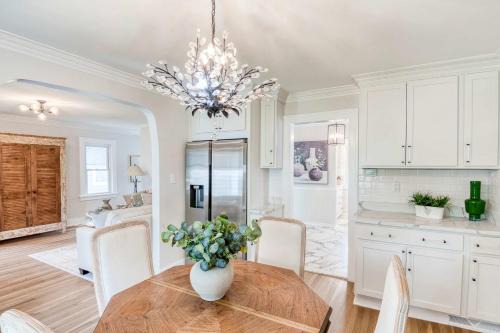 University Heights House | Farmhouse Fresh 4BR Retreat