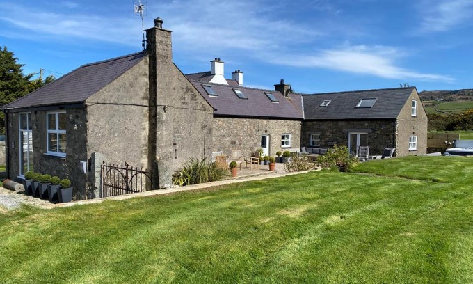 Nefyn House | Farmhouse