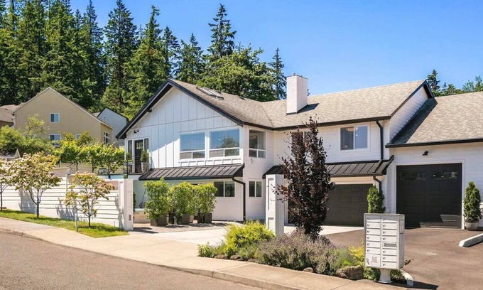 Clackamas House | Farmhouse guest suite newly remodeled luxury slp 4