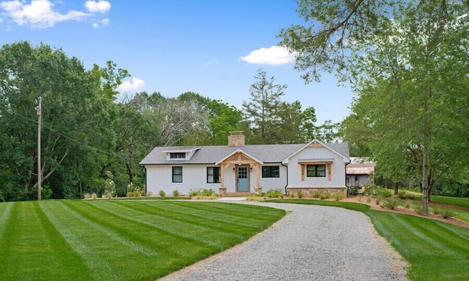 King Other | Farmhouse just minutes from Hanging Rock, sister property next door ID#3934130