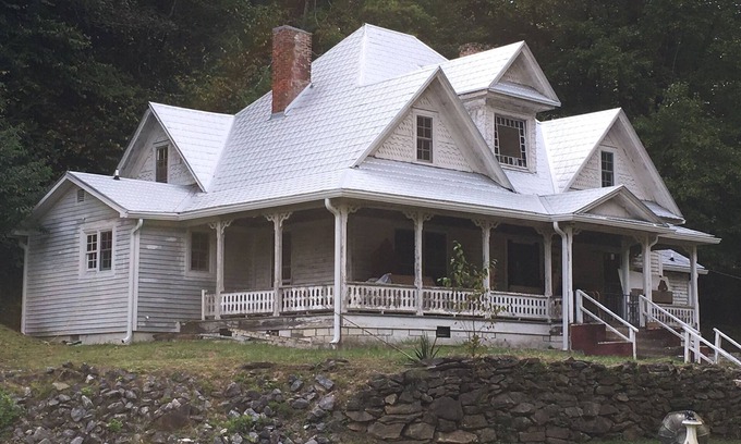 Lake Lure Other | Farmhouse, mountain stream, 63 wooded acres, 21 min from Lake Lure