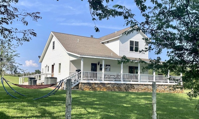 Mountain View House | Farmhouse on 150 acres, great family or hunters' getaway, 15 minutes from town!