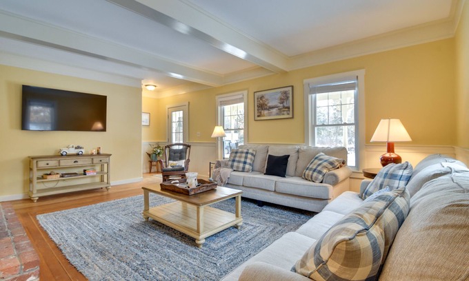Bethlehem House | Farmhouse on Ammonoosuc River Near Cannon Mountain