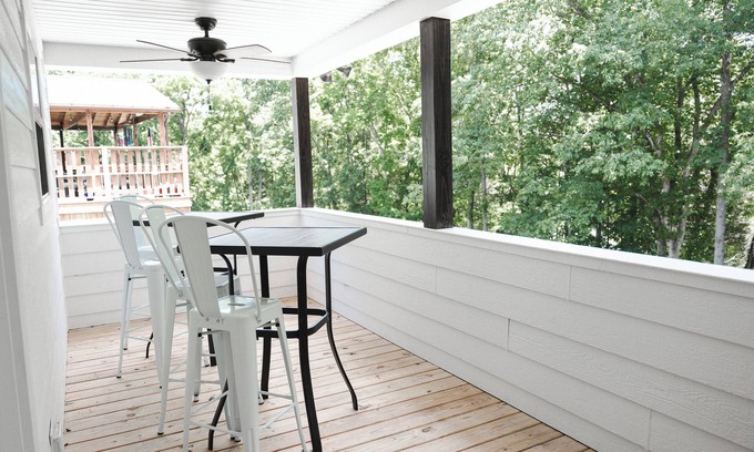 Scottsville House | Farmhouse On Barren River Lake
