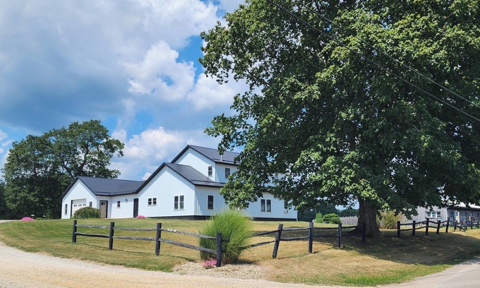 Keene Other | "Farmhouse on the Edge" a spacious farmhouse centrally located near AdamsvilleOH