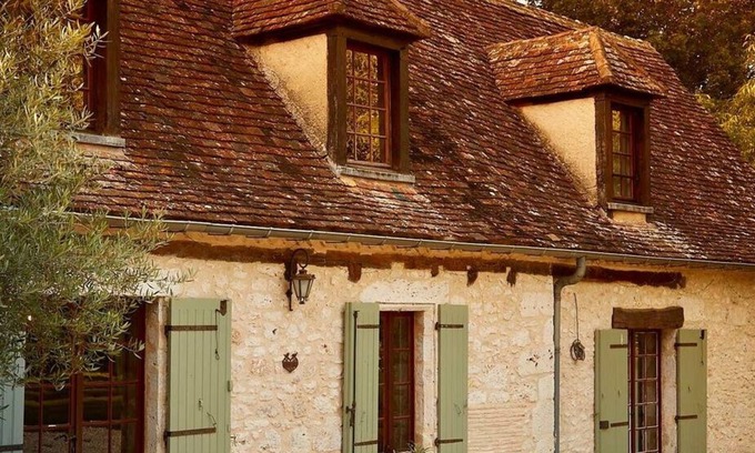 Saint-Cernin-de-Labarde Villa | Farmhouse paradise with meadows, forests, animals
