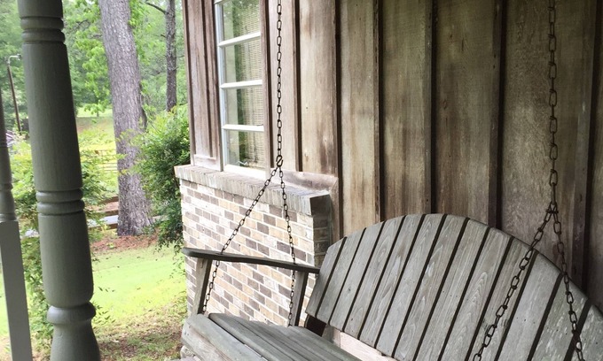 Cook Springs House | Farmhouse Retreat near Birmingham, AL