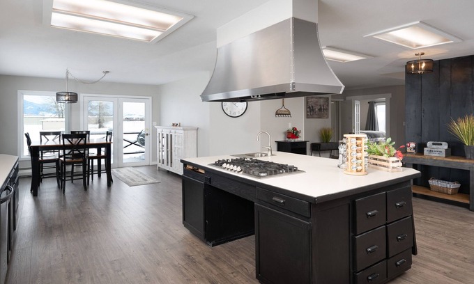 Bozeman Other | Farmhouse Sweet Farmhouse! Pet Friendly with Tremendous Mountain Views!