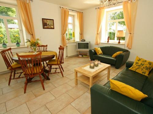 Beertsenhoven House | Farmstay with Garden Views