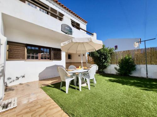 Gambelas Villa | Faro Terrace Villa by Homing