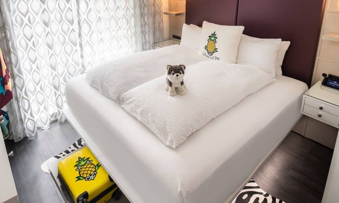 Garment District Hotel | Fashionista King Space, Artsy Boutique Hotel: Relaxing Stays, Near Broadway